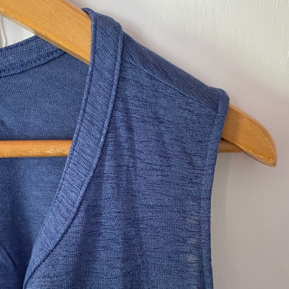 Old Navy Blue V-Neck Sleeveless Blouse - Picture 2 of 7